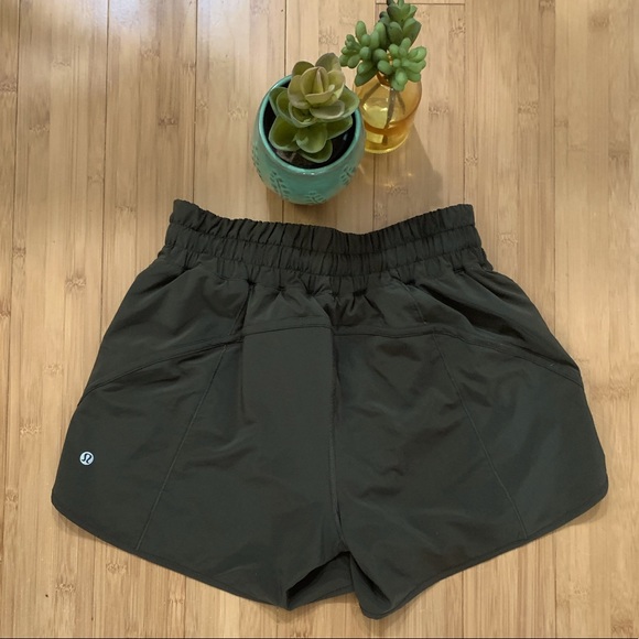 Lululemon Tracker Short IV (4-way Stretch 4" ) - Picture 4 of 7